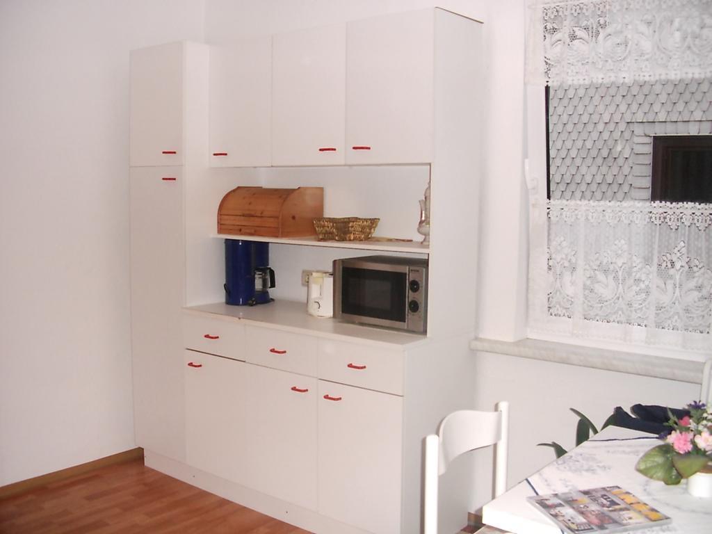 Karin'S Behagliche Ferienwohnung Benshausen Quarto foto